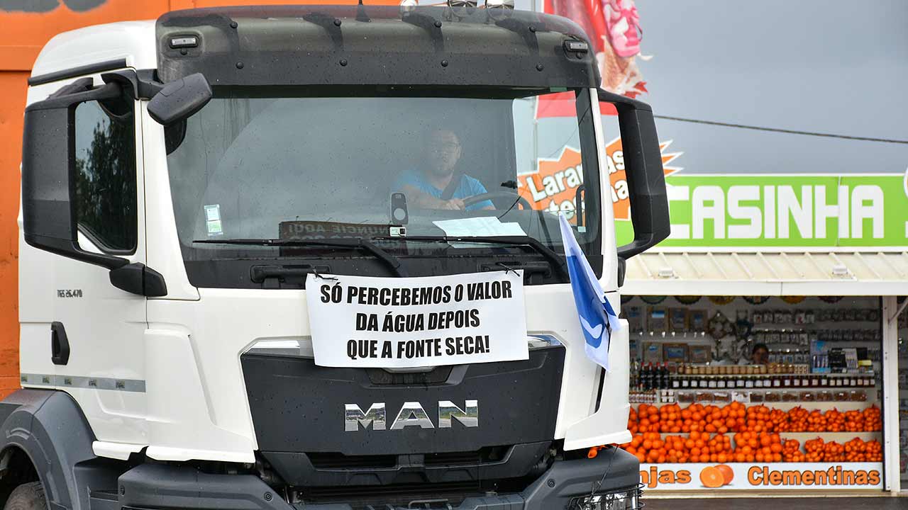 A Federação da Agricultura Algarvia (Fedagri) sugeriu a implementação de uma dotação por habitante no consumo urbano de água na região, uma de sete reivindicações apresentadas ao grupo de trabalho «Água que Une».