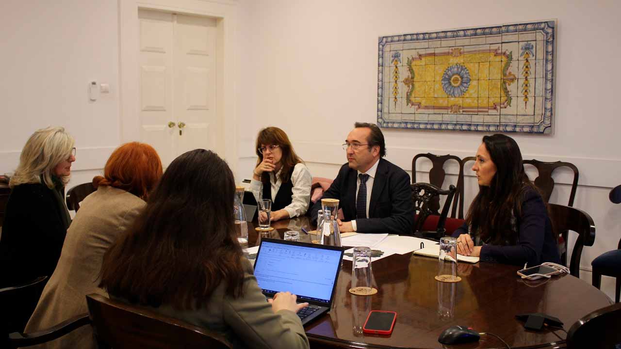 O município reuniu com Maria da Graça Carvalho para reforçar a importância estratégica do concelho para estudos de construção de uma barragem na Ribeira do Alportel, defendendo soluções sustentáveis para a gestão hídrica no Algarve.