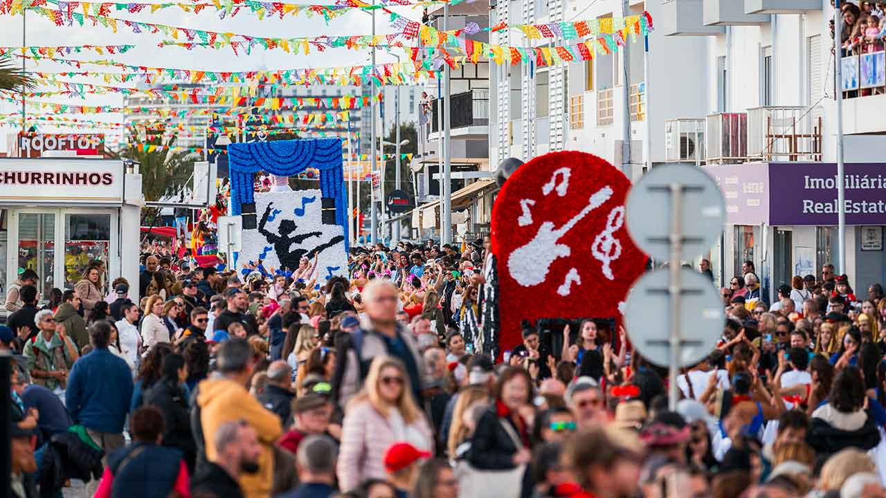 Filmes de animação é o tema do Carnaval de Quarteira 2025. O desfile contará com nove carros alegóricos, seis grupos carnavalescos e três pontos de exibição.