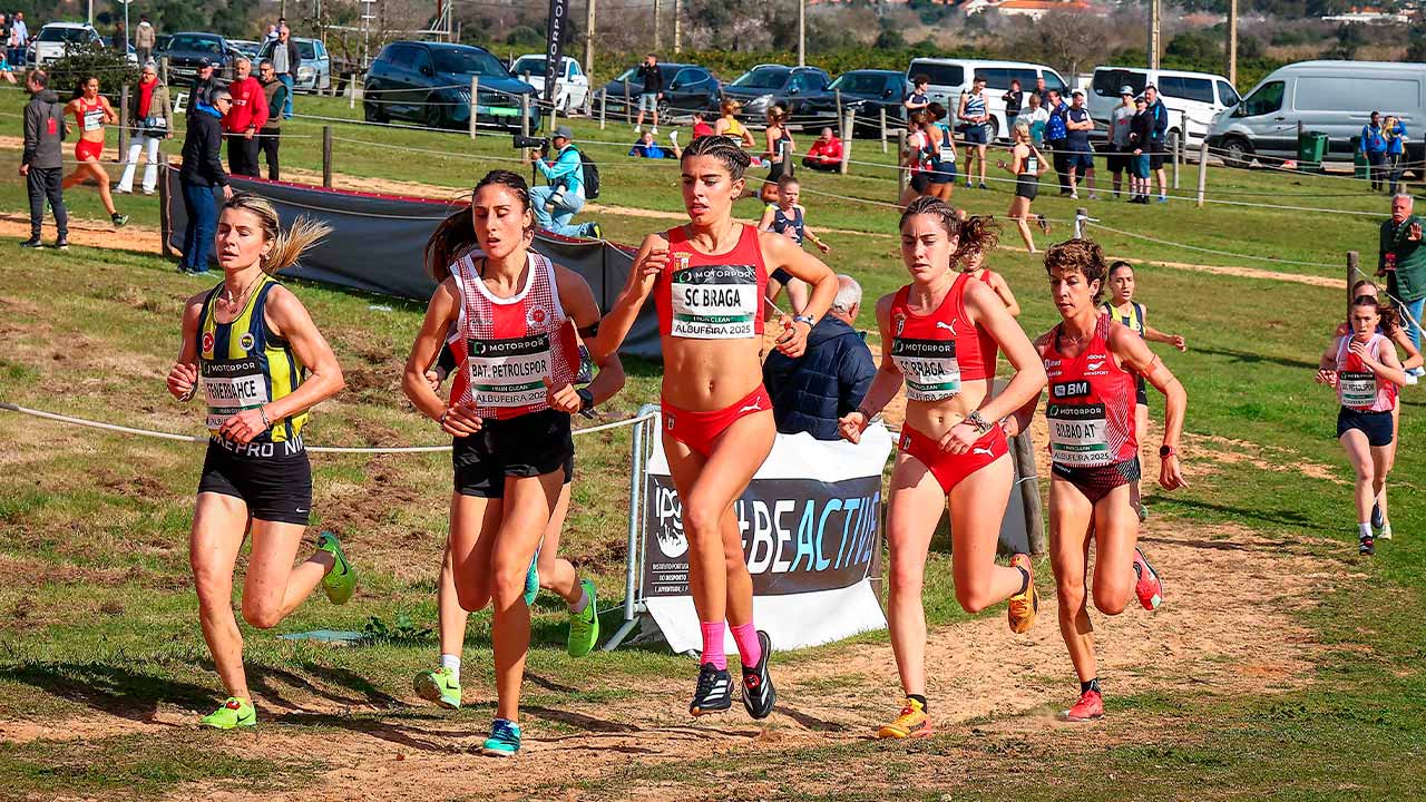 O 48.º Cross Internacional das Amendoeiras em Flor, em Albufeira, juntou 450 atletas de todo o mundo, sendo que os do Burundi se destacaram nos lugares mais altos do pódio.