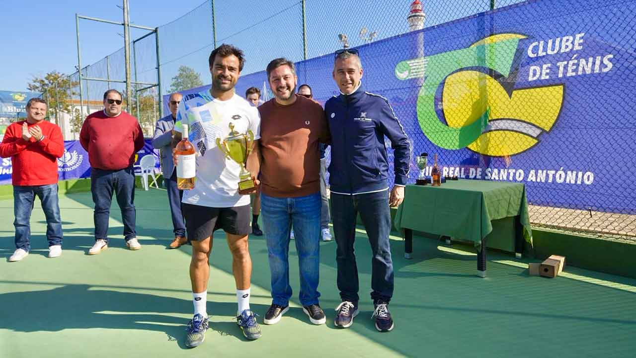 Frederico Silva, campeão nacional, conquista 20.º título internacional da sua carreira ao vencer o 5.º Open Internacional de Ténis de Vila Real de Santo António.