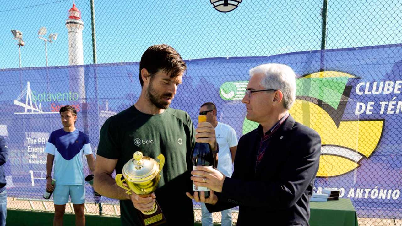 Gastão Elias conquista 17.º título da carreira no 6.º Open Internacional de Ténis de Vila Real de Santo António (VRSA).