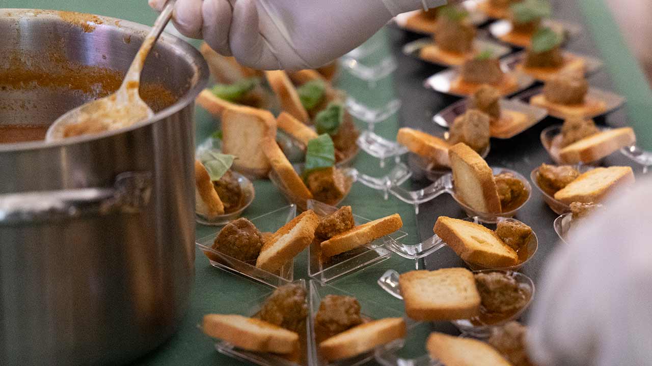 Projeto piloto de valorização de carne de ovinos da raça churra algarvia começa a fornecer a chamada restauração coletiva, a partir de maio, segundo o coordenador Manuel Serra.