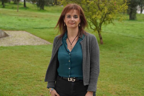 Investigadores da Faculdade de Ciências e Tecnologia da Universidade de Coimbra, em colaboração com a Faculdade de Farmácia da UC, estão a desenvolver vários produtos naturais à base de macroalgas com potencial contra o vírus SARS-CoV-2.