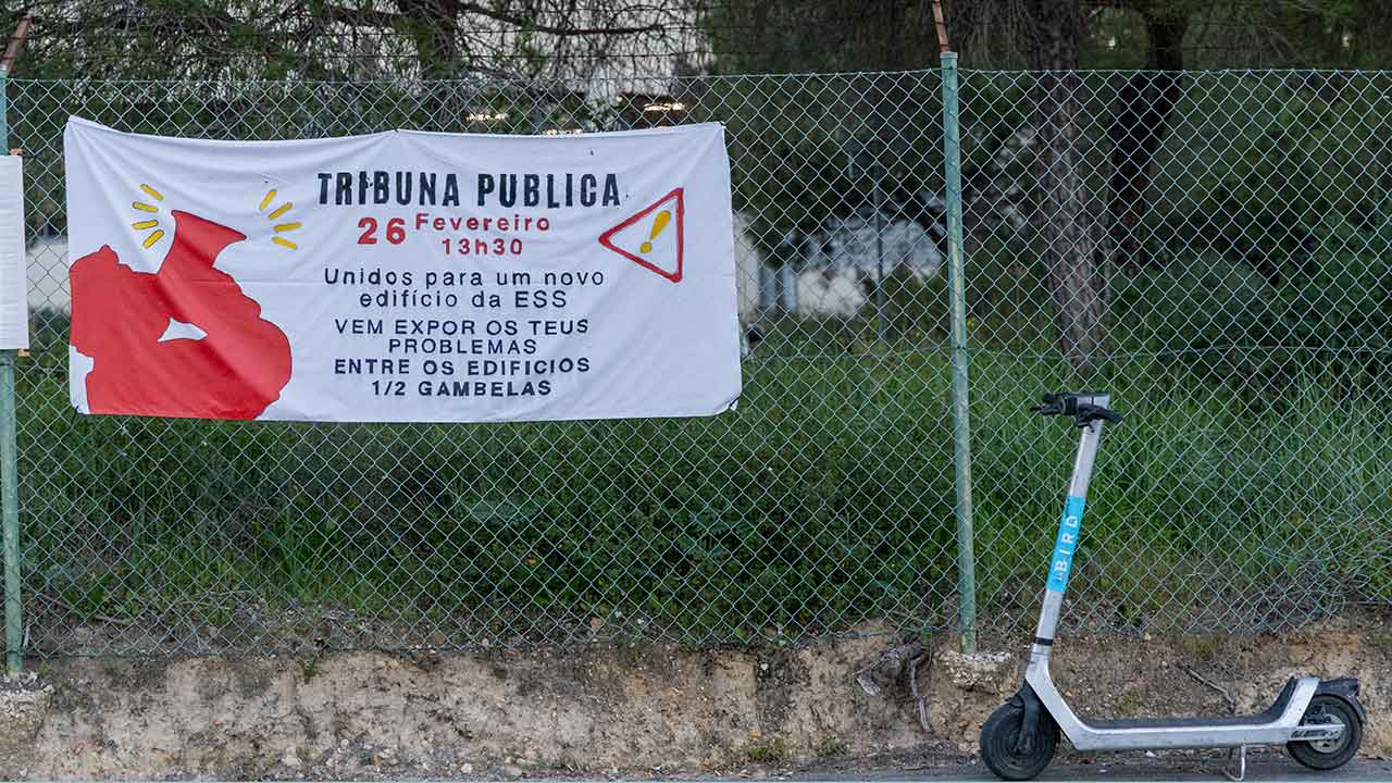 A Juventude Comunista Portuguesa (JCP) organiza, na quarta-feira, dia 26 de fevereiro, uma tribuna pública onde os alunos da Escola Superior de Saúde da Universidade do Algarve (UAlg) vão denunciar dificuldades e pedir um edifício próprio.