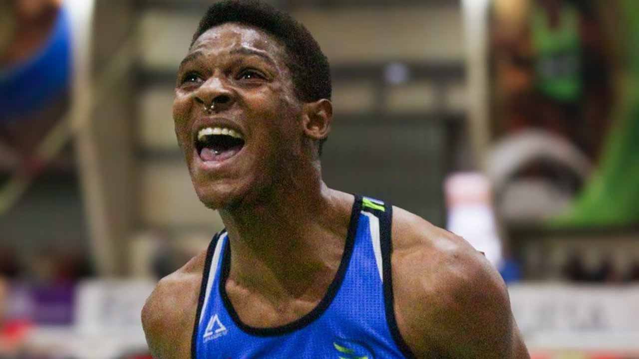 O atleta algarvio Ussumani Djumo é já o terceiro melhor barreirista em Portugal e bate pela segunda vez, esta época, o recorde regional de Viana do Castelo que durou 23 anos inalterado.