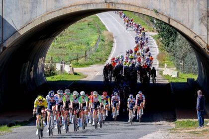 Depois da mítica chegada ao Alto da Foia, a Volta ao Algarve prossegue esta sexta-feira com a terceira etapa, que liga um percurso de 183.5 quilómetros entre Vila Real de Santo António e Tavira.