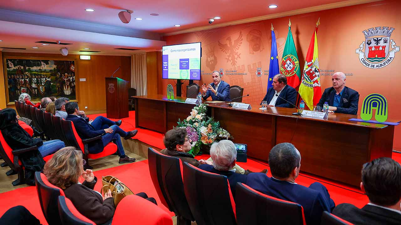 Albufeira e a AHRESP celebraram um protocolo para cedência de espaço, durante cinco anos, de forma a aprofundar apoio aos empresários num concelho ativo na área do turismo.