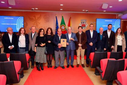 Albufeira e a AHRESP celebraram um protocolo para cedência de espaço, durante cinco anos, de forma a aprofundar apoio aos empresários num concelho ativo na área do turismo.