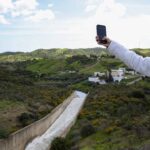 Esta terça-feira de manhã, começou uma descarga de segurança na barragem de Odeleite, que estava a 98 por cento do volume total, seguida de outra no Beliche, também quase cheia.