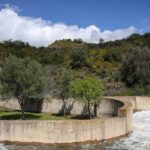 Esta terça-feira de manhã, começou uma descarga de segurança na barragem de Odeleite, que estava a 98 por cento do volume total, seguida de outra no Beliche, também quase cheia.