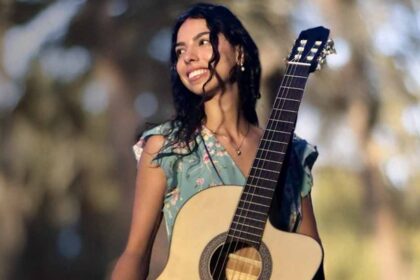São 90 minutos de música garantidos no AlgarveShopping pela artista local Bruna Mannarino, com o objetivo de celebrar o Dia Internacional da Mulher.