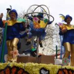 No segundo dia de Carnaval de Loulé, 15 carros alegóricos animaram os cerca de 10 mil visitantes que se juntaram na Avenida José da Costa Mealha.