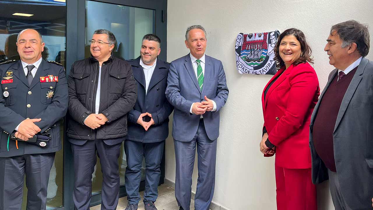 O Centro de Meios Aéreos de Cachopo, no concelho de Tavira, foi hoje formalmente inaugurado, assinalando os 137 anos dos bombeiros municipais, apesar de já ter estado em funcionamento, disse hoje a presidente da Câmara.
