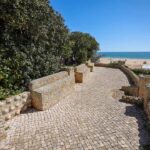 O município de Portimão assinou o auto de consignação da empreitada de Requalificação e Valorização do Jardim da Fortaleza da Praia da Rocha, dia 20 de março.