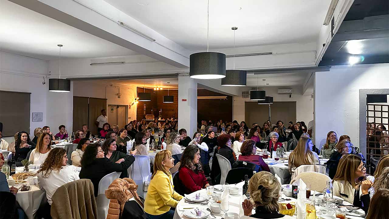 150 mulheres uniram-se para dar força à candidatura de Marlene Guerreiro à liderança do município de São Brás de Alportel, num jantar na noite de 8 de março.