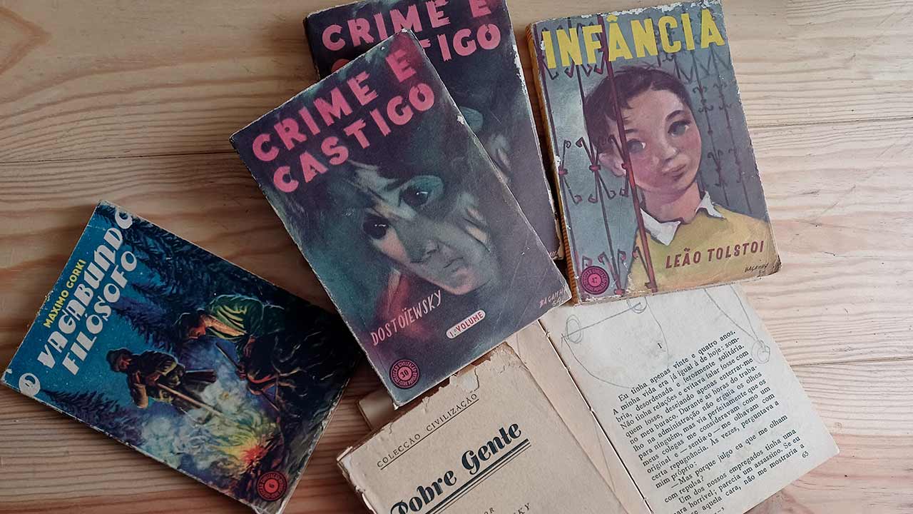 Este é o rosto da humanidade nesta manhã. Humano, demasiado humano. Como se uma daquelas personagens, de triste e desamparado destino, emergisse de uma novela de Tolstoi ou Gorki, real e digna.