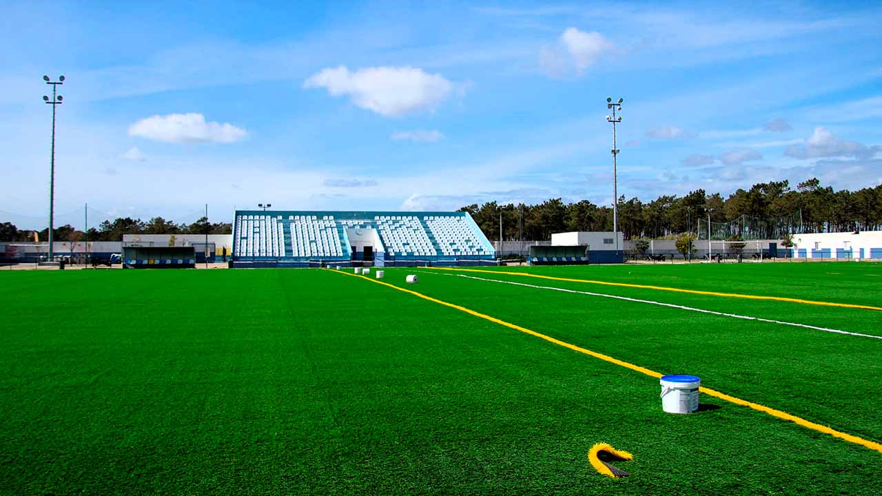 O Complexo Desportivo de Monte Gordo vai contar com um novo relvado sintético no campo de futebol para garantir melhores condições para a prática.