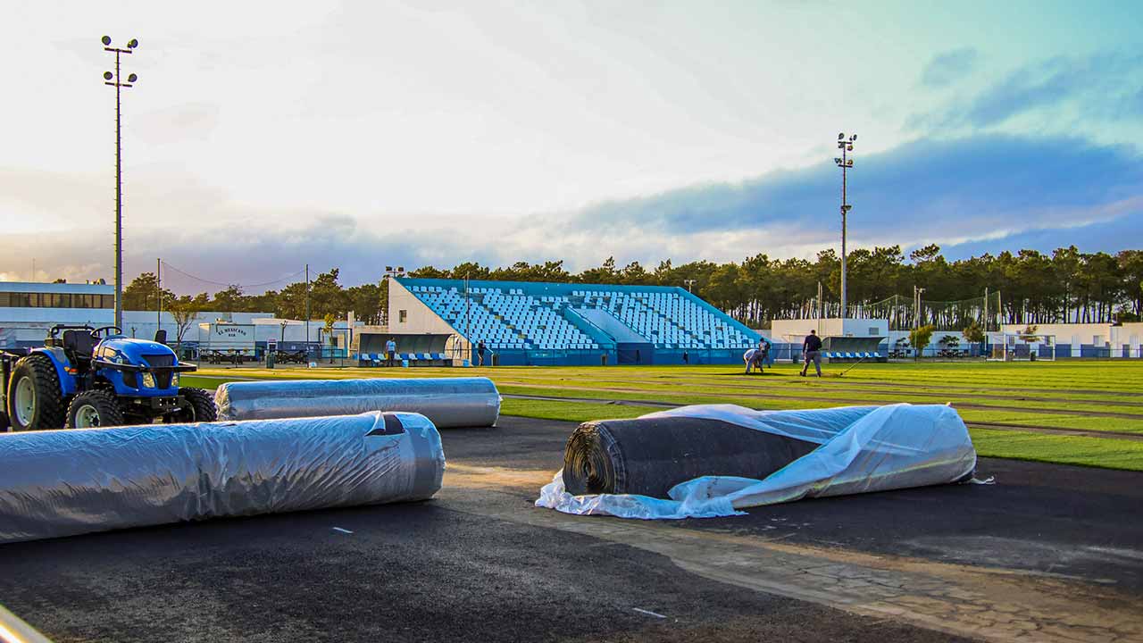 O Complexo Desportivo de Monte Gordo vai contar com um novo relvado sintético no campo de futebol para garantir melhores condições para a prática.