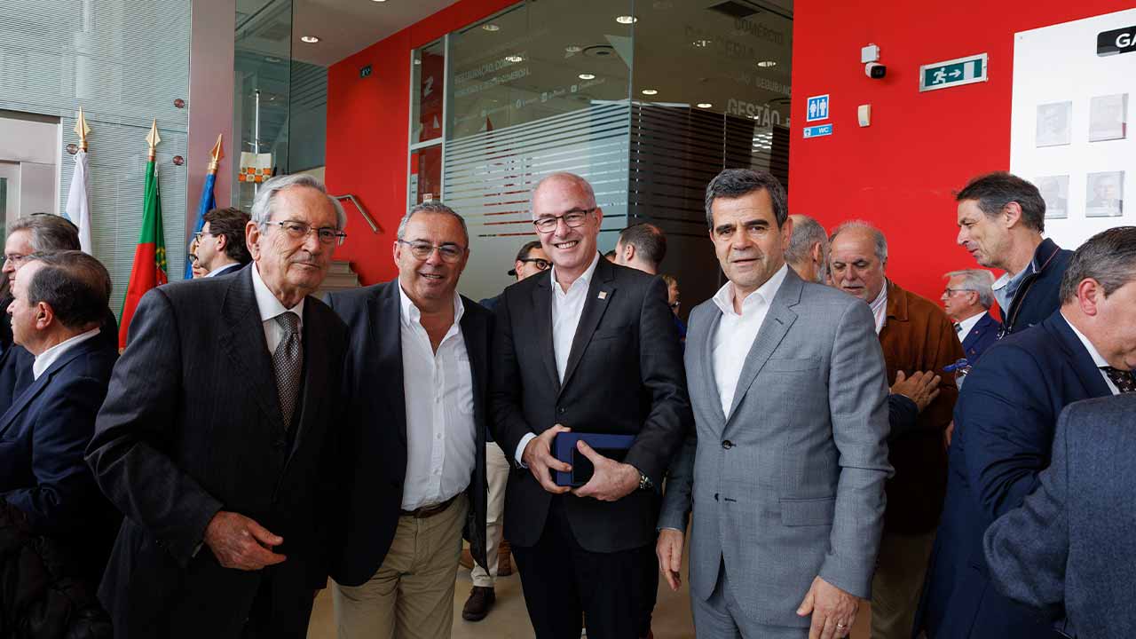 A AHETA está a celebrar os 30 anos, sendo que a primeira iniciativa culminou com a homenagem a associados e personalidades importantes para a associação.