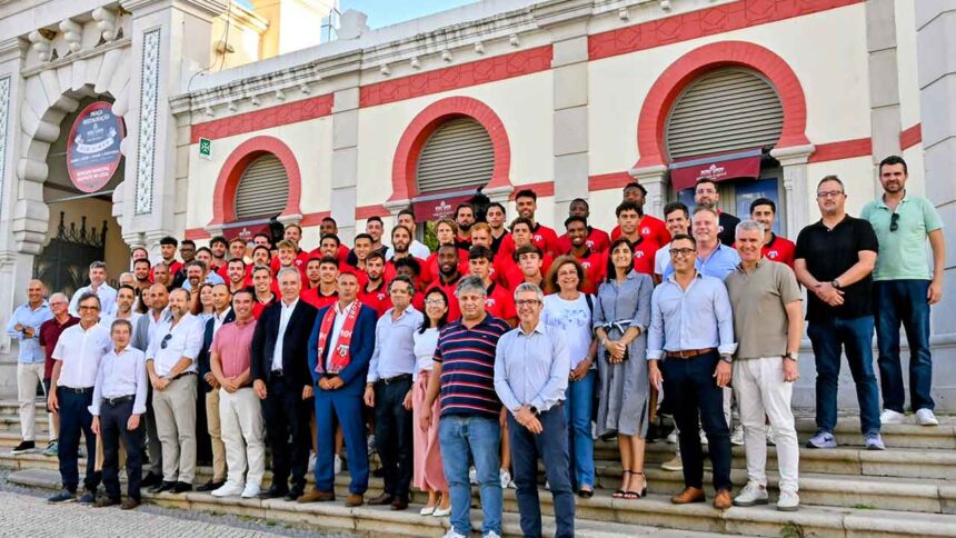 Câmara Municipal de Loulé homenageou o Louletano após a subida à Liga 3, numa cerimónia realizada no Salão Nobre dos Passos do Concelho.