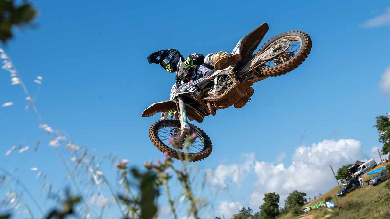 A quarta jornada do Campeonato de Motocross de Portugal vai trazer à Cortelha cerca de 100 pilotos nas diversas classes, num circuito que apresenta melhorias e novidades nos saltos.