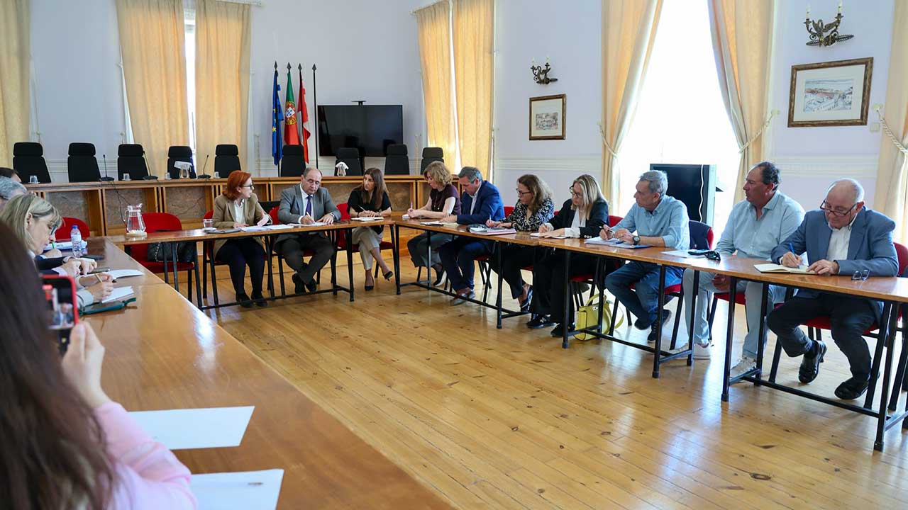 O novo modelo de gestão territorial dos núcleos habitacionais do Farol, Culatra e Hangares, na ilha da Culatra, deverá ficar definido até ao final do ano, estimou hoje Maria da Graça Carvalho, em Faro.