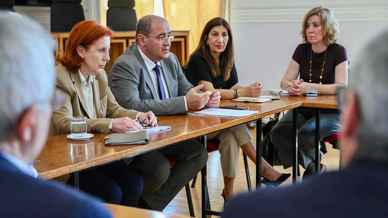 O novo modelo de gestão territorial dos núcleos habitacionais do Farol, Culatra e Hangares, na ilha da Culatra, deverá ficar definido até ao final do ano, estimou hoje Maria da Graça Carvalho, em Faro.