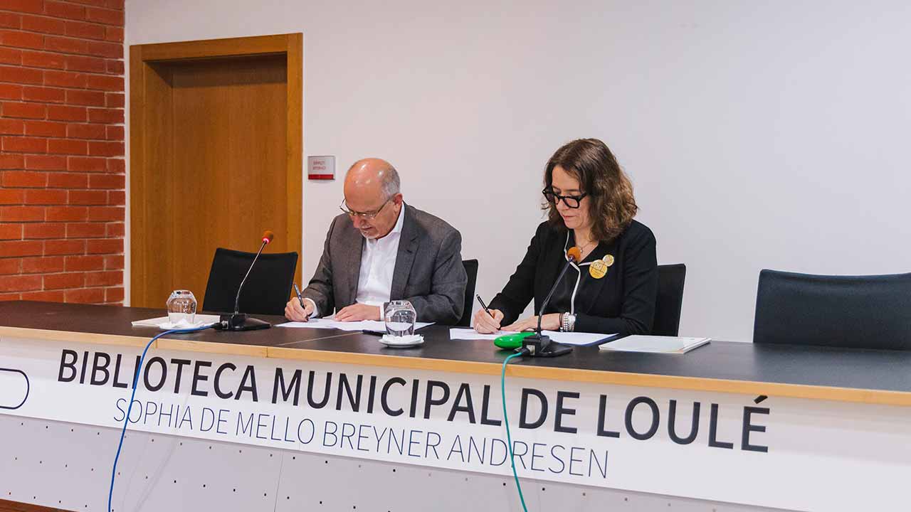 O protocolo de cooperação entre o município de Loulé e o Plano Nacional de Leitura 2027 (PNL 2027), tendo em vista a implementação de um Plano Local de Leitura neste concelho, foi assinado na quinta-feira, dia 3 de abril.