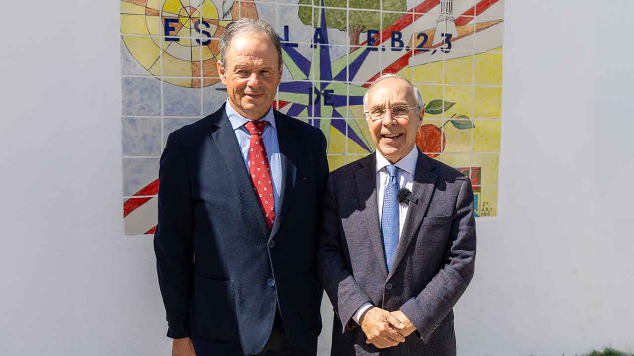 Luís Marques Mendes apresentou hoje, em Faro, Macário Correia como mandatário distrital da sua candidatura à Presidência da República, nas eleições de janeiro de 2026