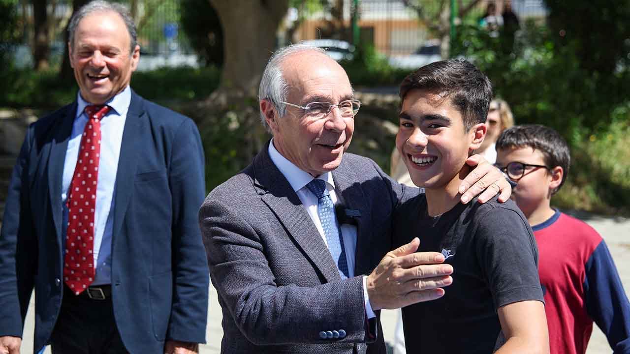 Luís Marques Mendes apresentou hoje, em Faro, Macário Correia como mandatário distrital da sua candidatura à Presidência da República, nas eleições de janeiro de 2026
