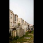 O cenário é desolador e mostra o outro Algarve: aquele que não figura nos postais turísticos, nem tão pouco nos sites de viagens que vendem a região como um destino de sonho.