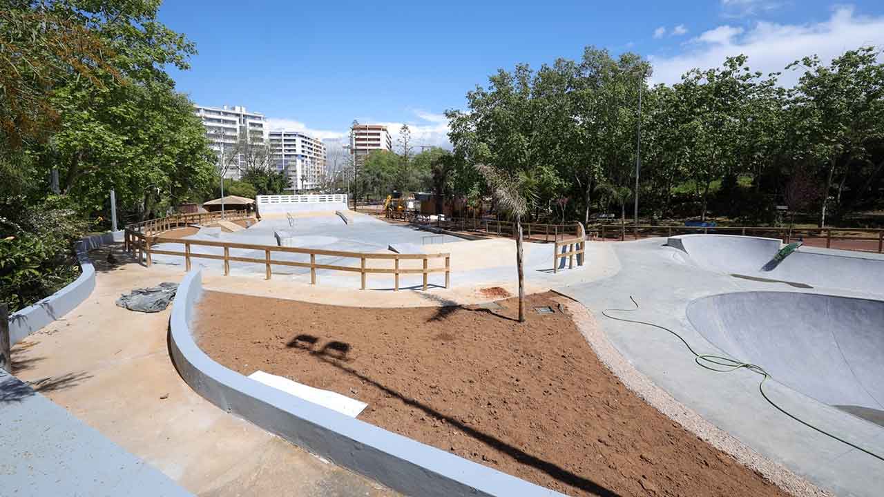 Parque da Juventude de Portimão ganha novo Parque Radical, passadiço pelas copas das árvores e mais espaços de jogos e infantis.