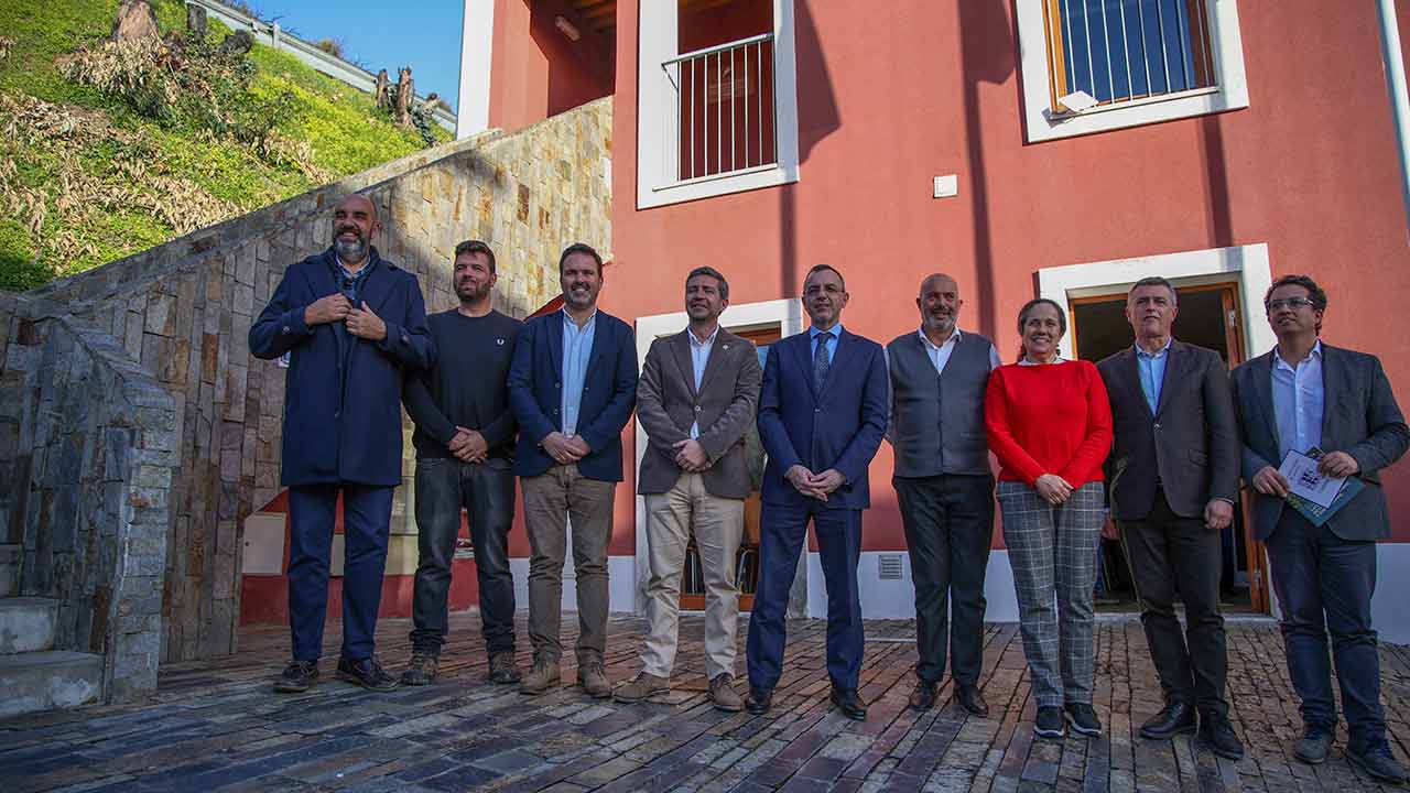 O Turismo do Algarve, a Entidade Regional de Turismo do Alentejo e Ribatejo, em conjunto com os municípios de Aljezur, Monchique e Odemira, promovem, até agosto de 2026, uma campanha multifacetada para estes territórios.