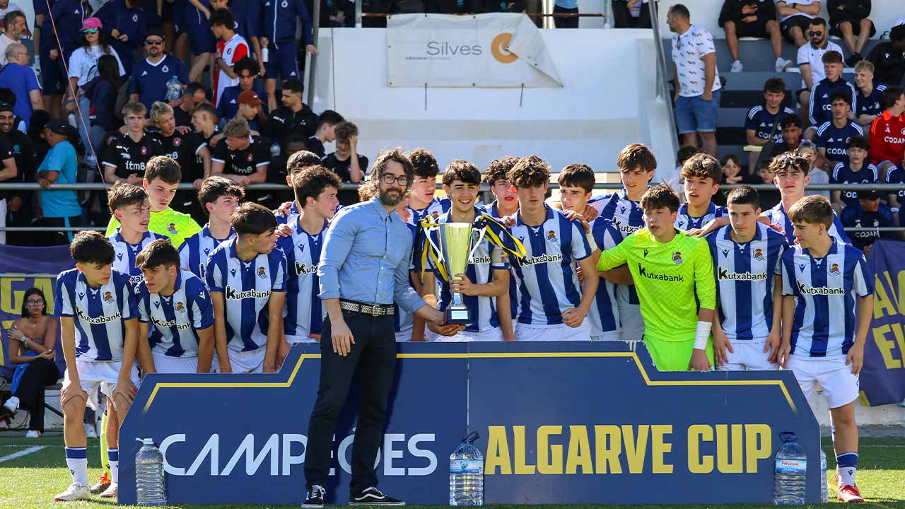 Jovens de vários clubes nacionais e internacionais rumaram a Silves para participarem no Torneio Internacional Algarve Elite Cup em Sub-13, Sub-14 e Sub-16.