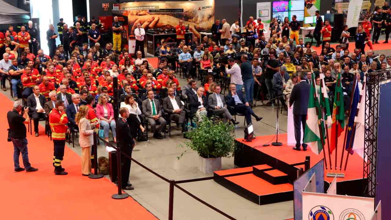 O Portimão Arena e o Parque de Feiras e Exposições são o palco da AlgarSafe'25 – Feira Internacional de Proteção Civil e Socorro de Portimão, entre os dias 22 e 25 de maio.