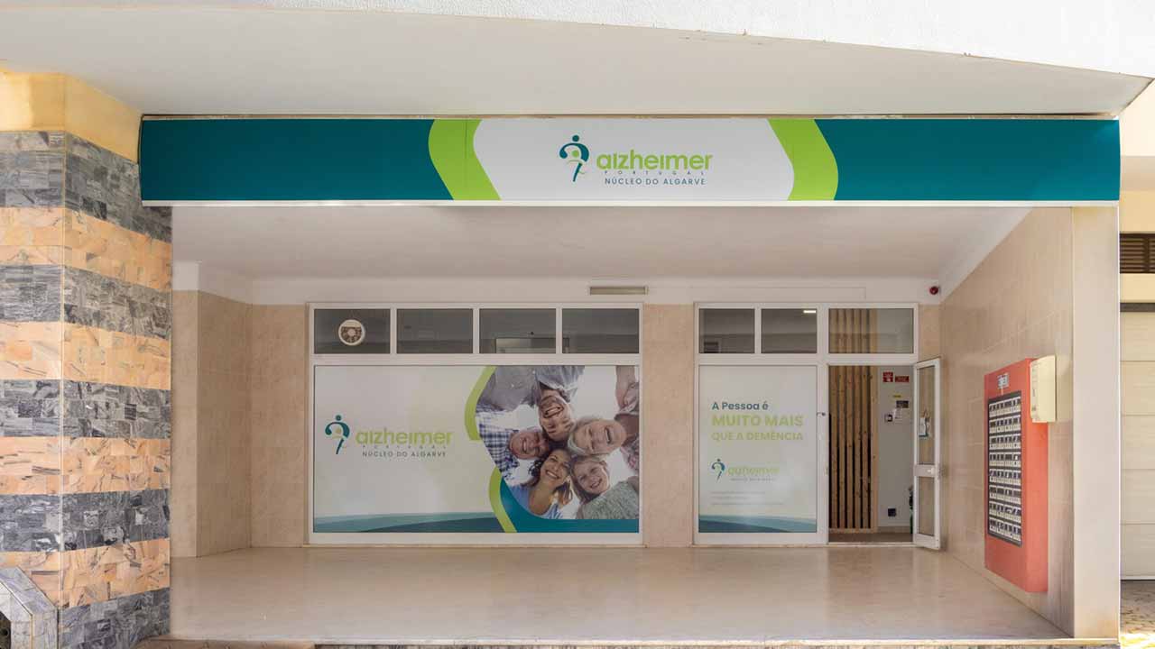 A nova sede da Alzheimer Portugal no Algarve, com o objetivo de apoiar pessoas com demência e os seus familiares, abriu portas em Portimão, num investimento do município no valor de 9.600 euros.