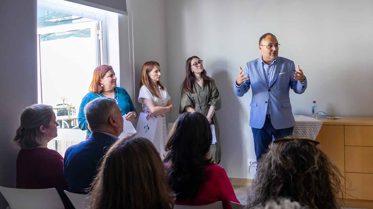 A nova sede da Alzheimer Portugal no Algarve, com o objetivo de apoiar pessoas com demência e os seus familiares, abriu portas em Portimão, num investimento do município no valor de 9.600 euros.