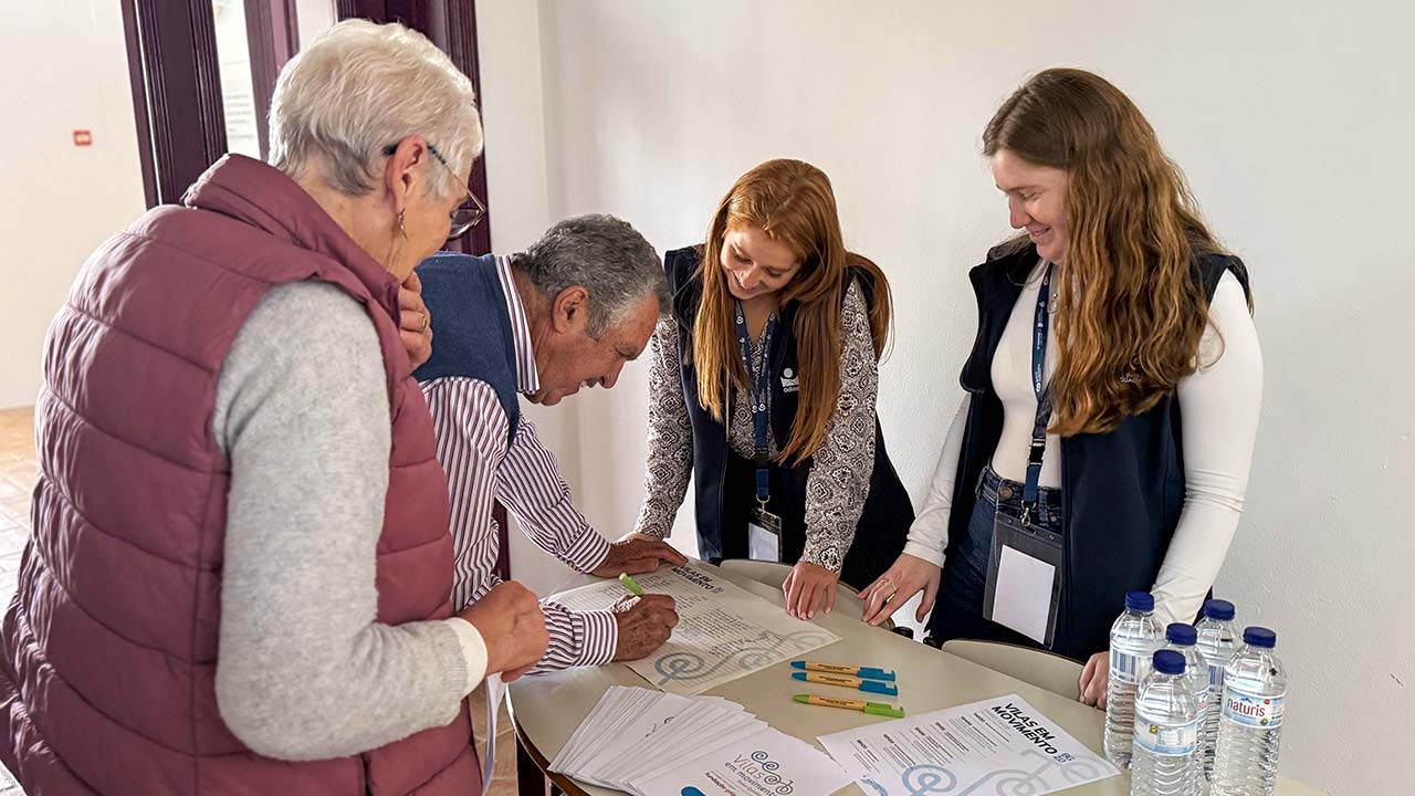 O Centro Multiusos do Azinhal recebeu a apresentação oficial do projeto «Vilas em Movimento BG 2.0», pela Odiana – Associação para o Desenvolvimento do Baixo Guadiana, no dia 5 de maio.