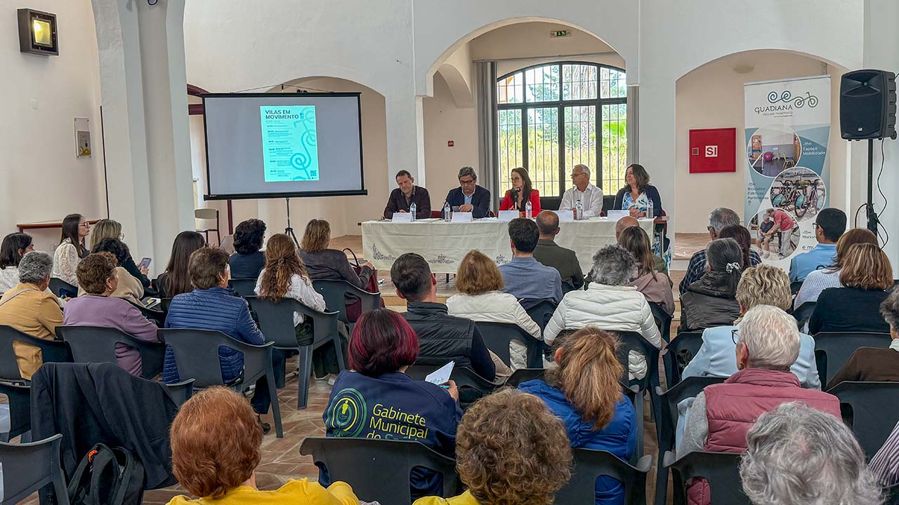 O Centro Multiusos do Azinhal recebeu a apresentação oficial do projeto «Vilas em Movimento BG 2.0», pela Odiana – Associação para o Desenvolvimento do Baixo Guadiana, no dia 5 de maio.