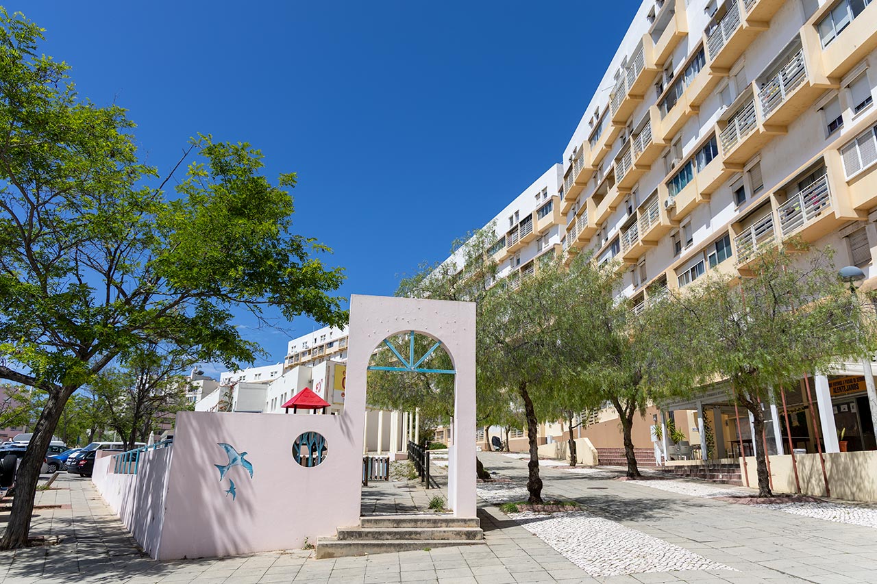 Orlando Vargas, 71 anos, histórico dirigente da Coobital, ainda ambiciona poder construir em Faro habitação para arrendamento gerido pela cooperativa. Lamenta também a «falta de vontade política» para resolver a atual crise da habitação.