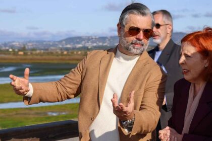 O presidente do PSD Algarve e deputado reeleito Cristóvão Norte diz que «estamos a mudar» a cor política da região, «o que abre boas perspectivas para as autárquicas».
