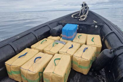 A Polícia Marítima apreendeu esta manhã 21 fardos de material estupefaciente a sul da Barra do rio Guadiana, em VRSA.