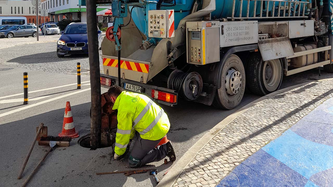 A EMARP iniciou a reabilitação de infraestruturas de saneamento para combater a intrusão de água salgada na rede em Portimão e Alvor.