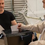 As eleições legislativas estão a decorrer com normalidade, apenas com algumas queixas relativas a atrasos no início da votação presencial, devido à necessidade de lançar em urna os votos antecipados, disse à Lusa fonte da Comissão Nacional de Eleições.