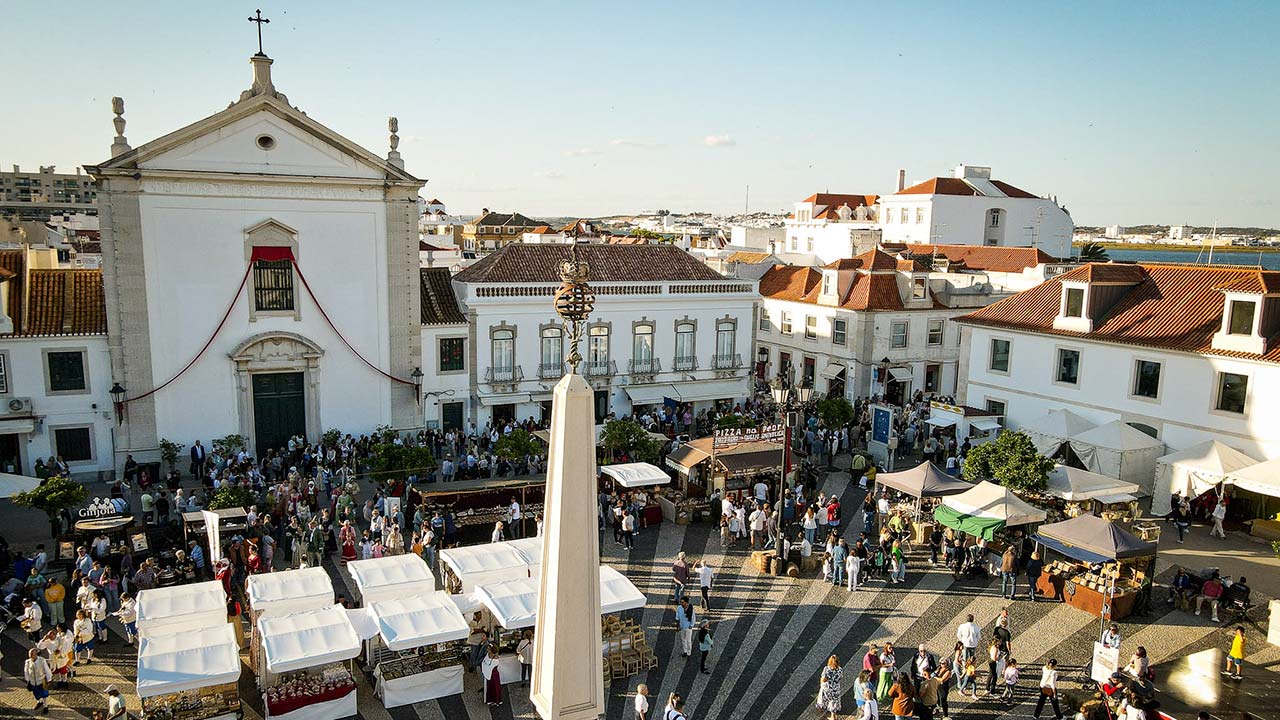 Vila Real de Santo António vai regressar entre sexta-feira e domingo ao século XVIII, com a realização do Festival Setecentista, que conta com um cortejo, recriações históricas ou animação de época, anunciou hoje o município.