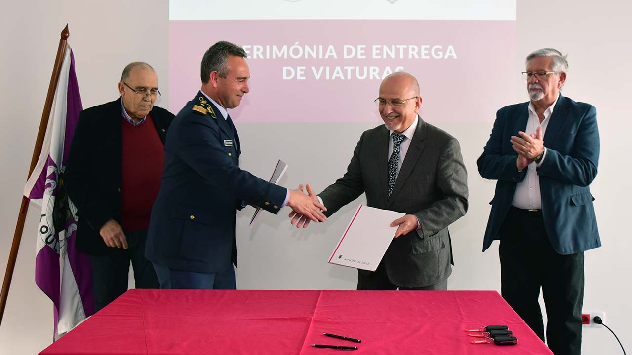 A Câmara Municipal de Loulé entregou ao Comando da Guarda Nacional Republicana (GNR) três novas viaturas para reforço do patrulhamento.