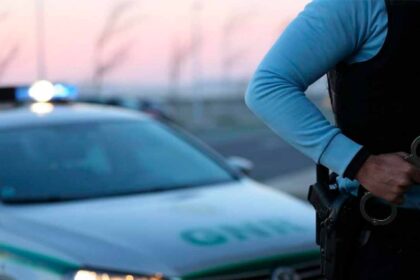 A GNR revelou hoje que os dois militares, de 23 e 25 anos, detidos por suspeitas de extorsão em Tavira, ficaram em prisão preventiva, a medida de coação mais grave.