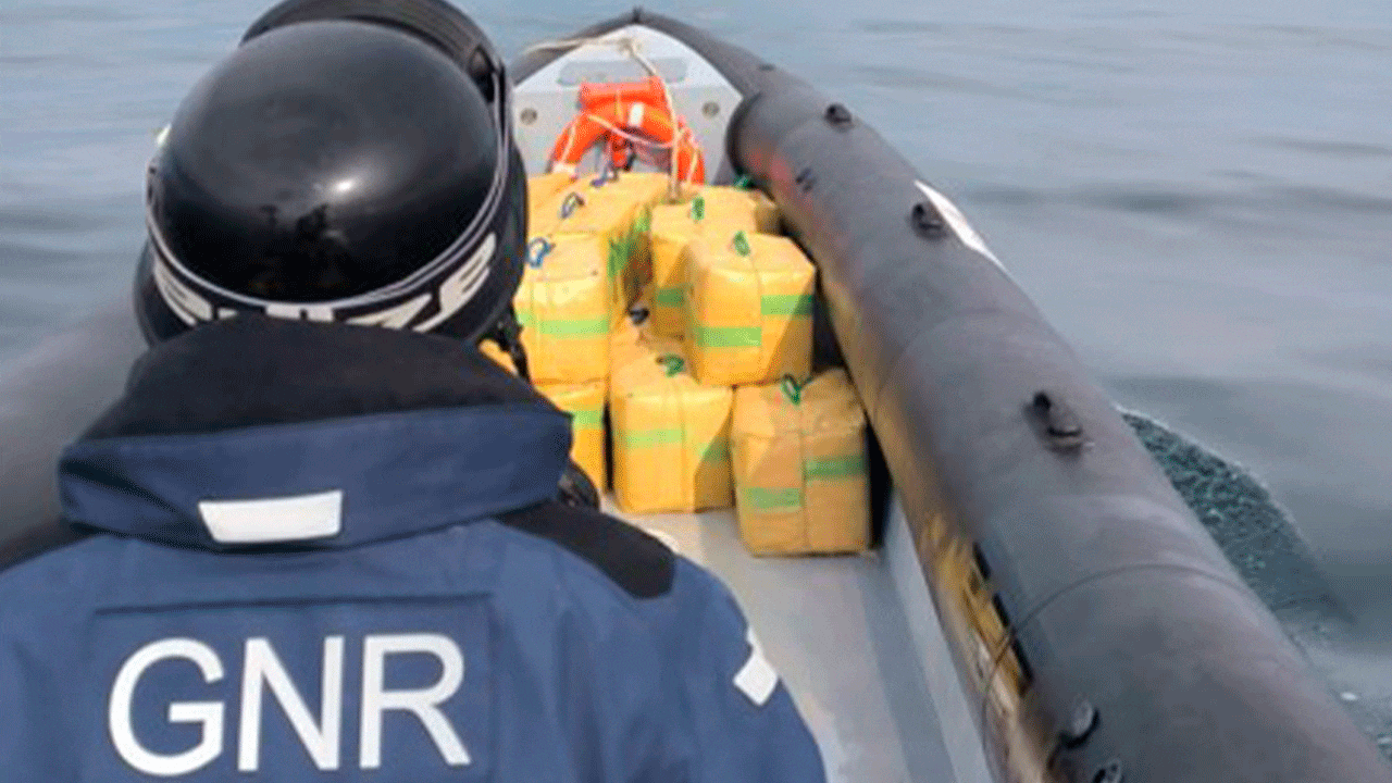 Mais de uma tonelada de haxixe foi apreendida hoje no Rio Guadiana, entre Portugal e o sul de Lepe, numa operação conjunta da GNR e da Guardia Civil Espanhola.