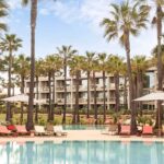 Chama-se Kimpton Atlântico Algarve, é o primeiro hotel da marca a inaugurar no país e conta com 149 quartos e suítes, além de várias opções gastronómicas e um Wellness Club.